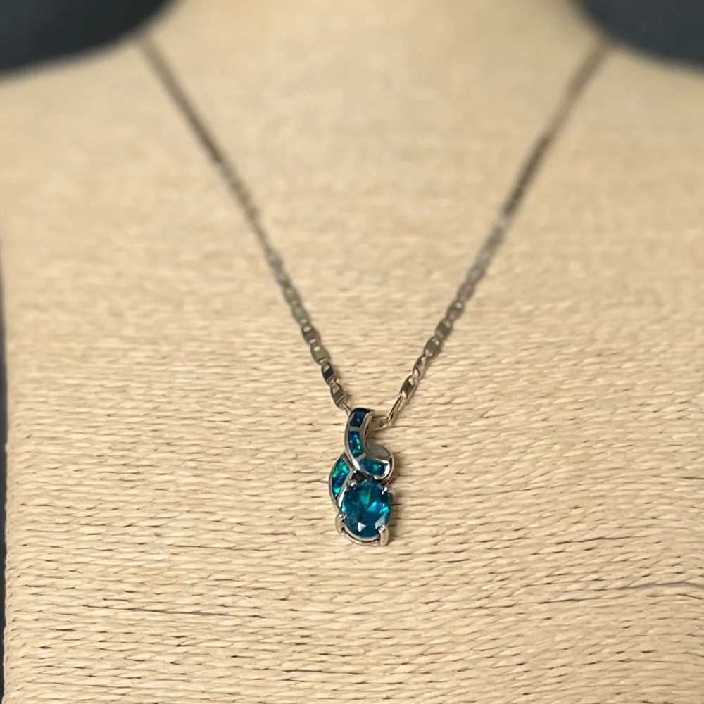LOVED AUTHENTIC LONDON BLUE TOPAZ STONE/BLUE FIRE OPAL STERLING SILVER NECKLACE